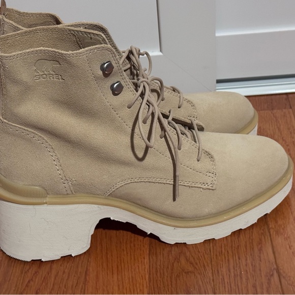 New Sorel Hi-Line Waterproof Heel Lace-Up Boot Women's
Size 10 - Picture 3 of 8